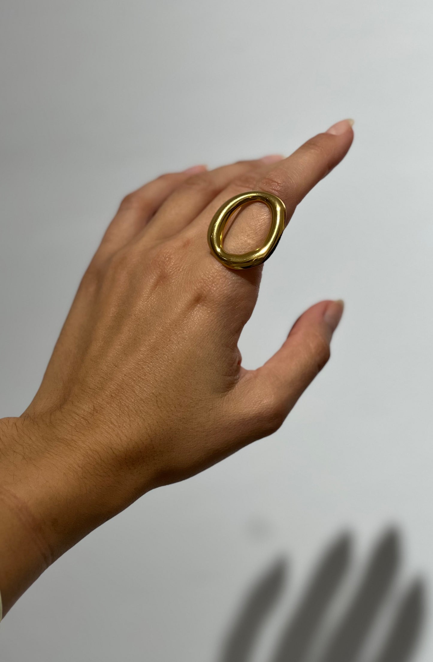 Anillo óvalo dorado