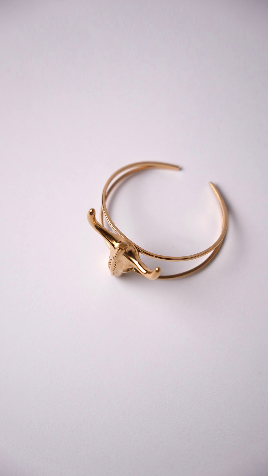 Brazalete cabeza de toro