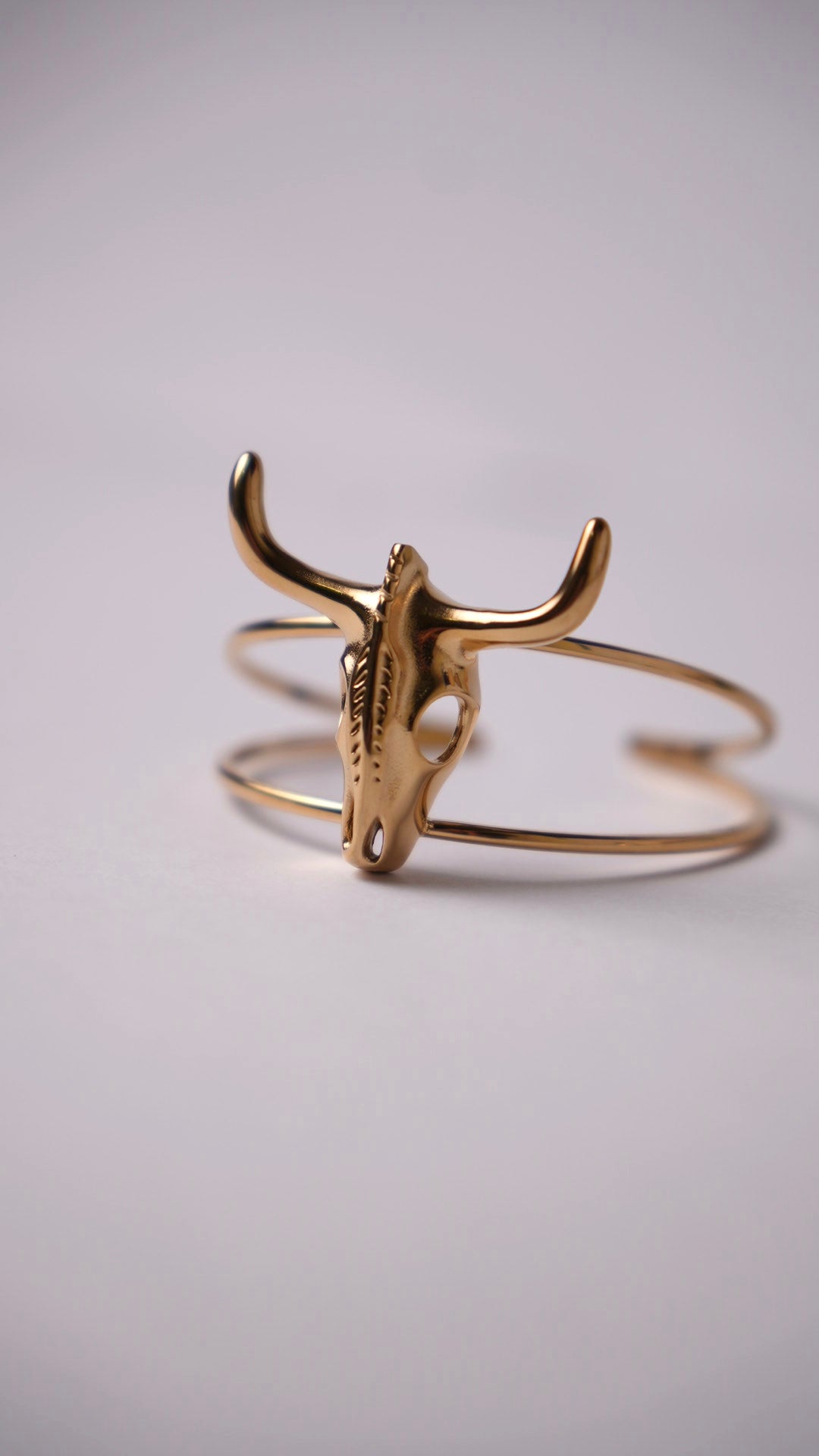 Brazalete cabeza de toro