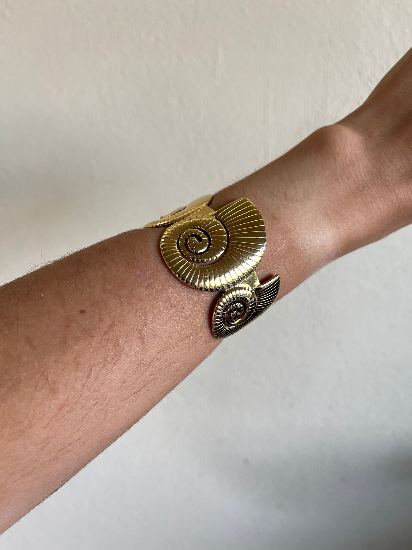 Brazalete caracolas