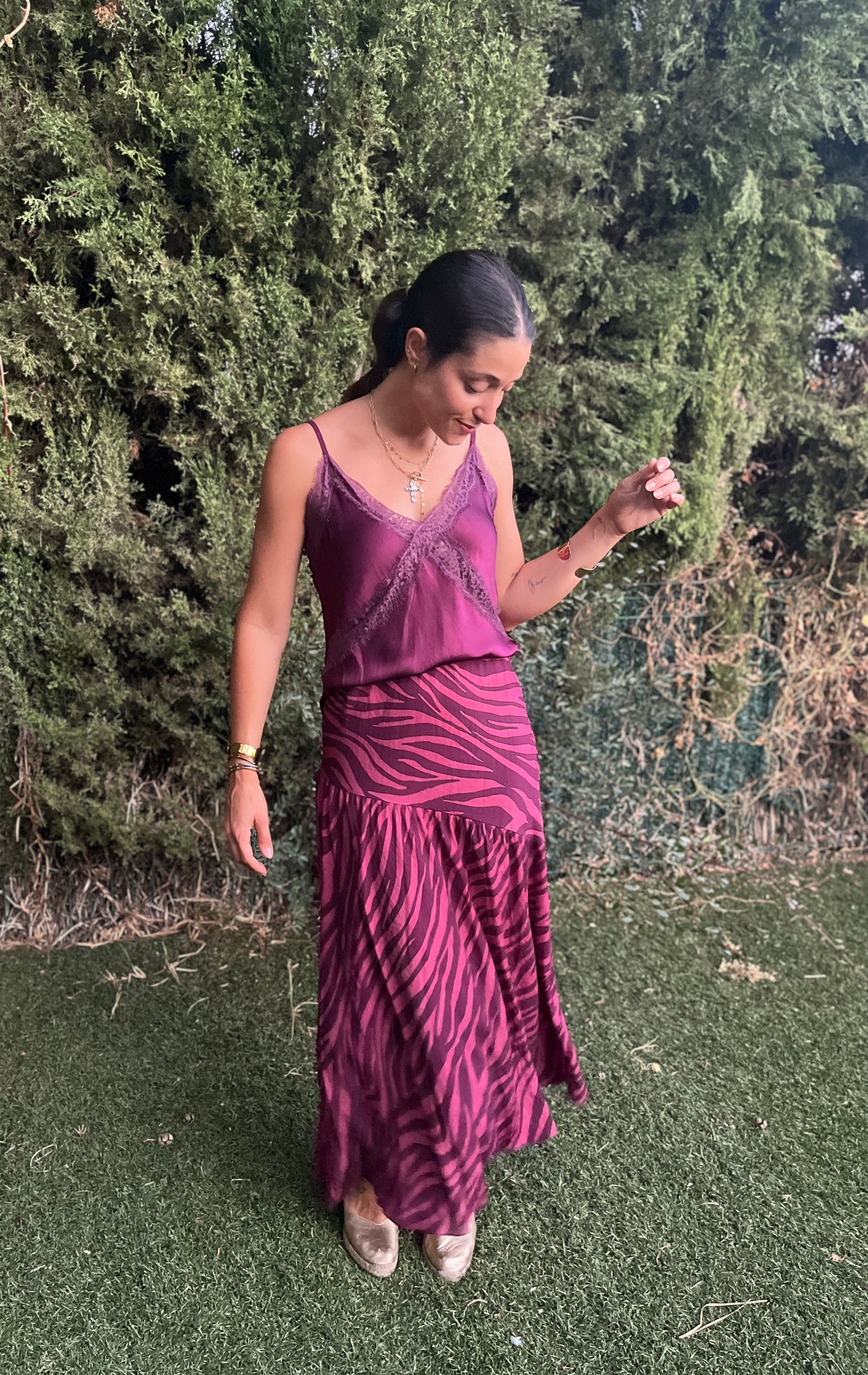 Falda midi cebra berenjena