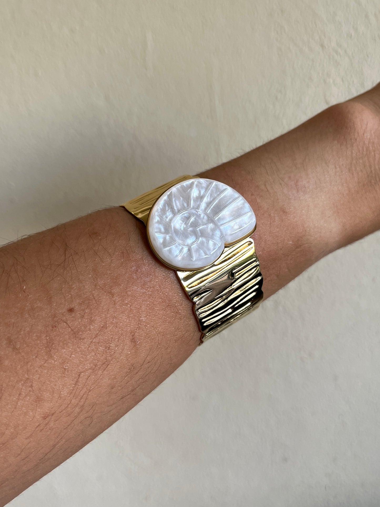 Brazalete caracola nácar