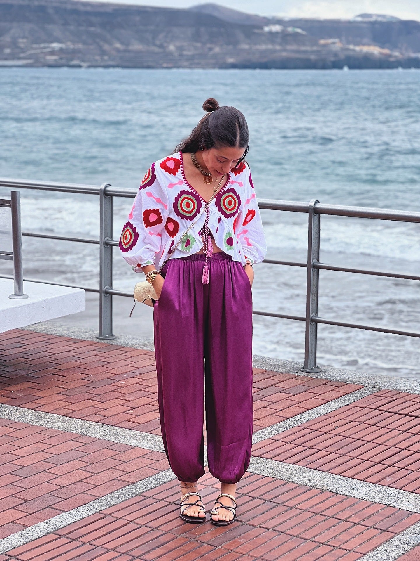 Pantalón satinado color berenjena