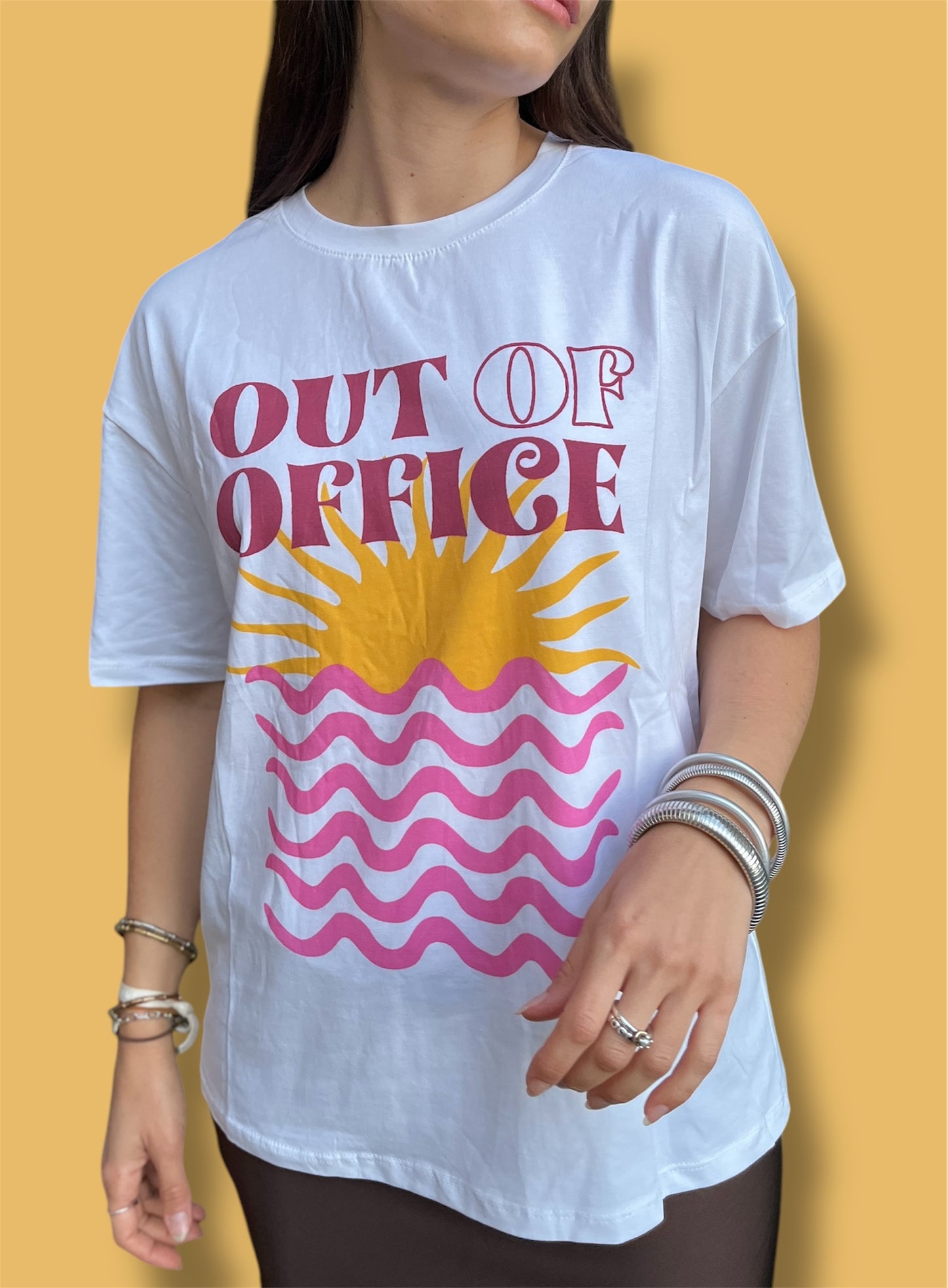 Camiseta out of office