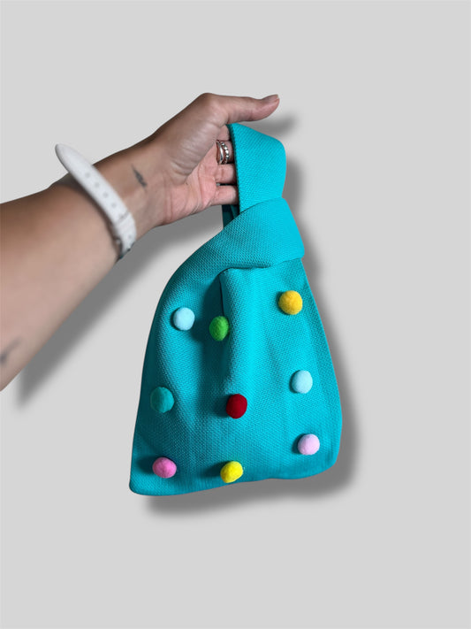 Bolso de puntos pompones