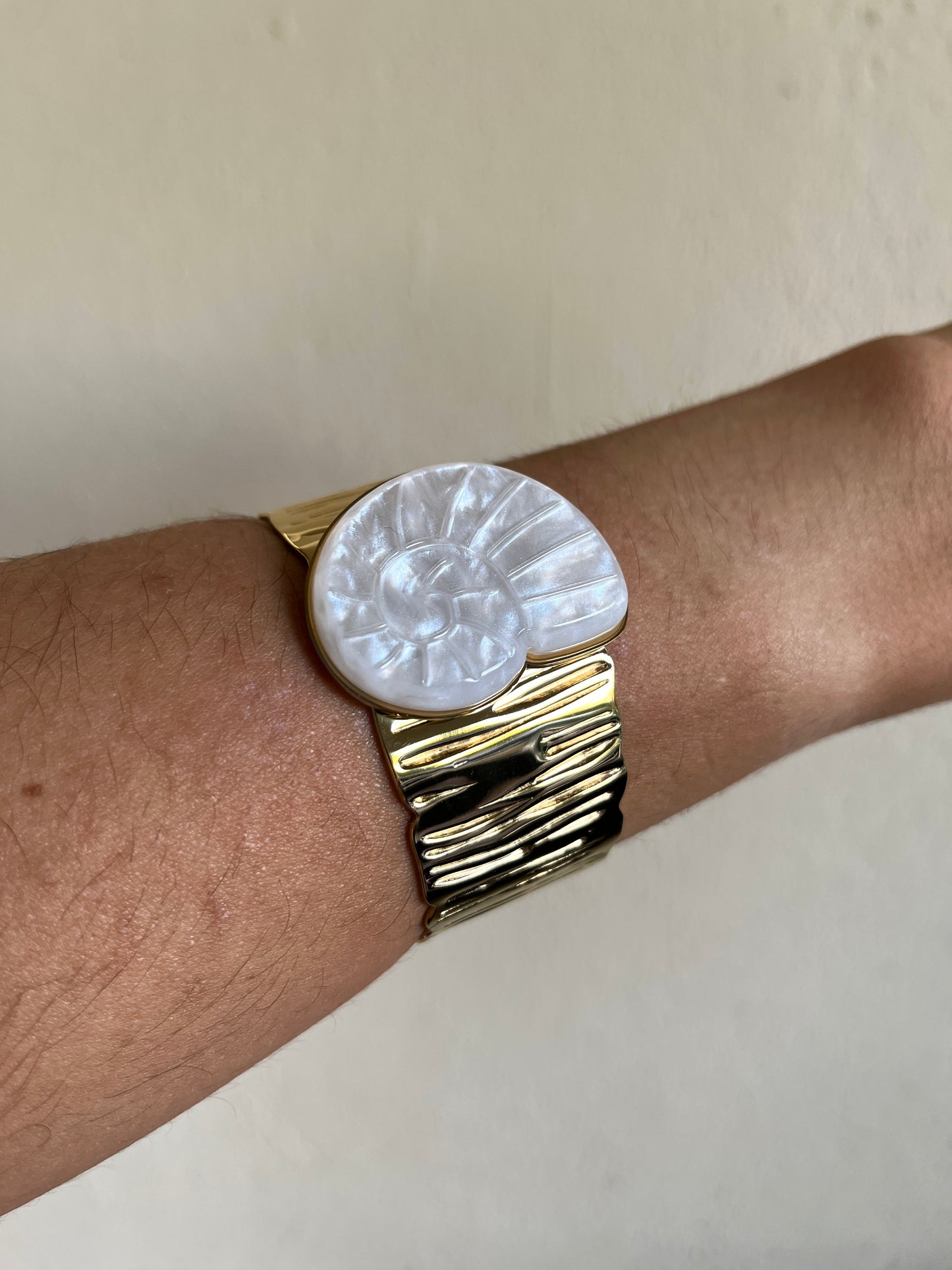 Brazalete caracola nácar