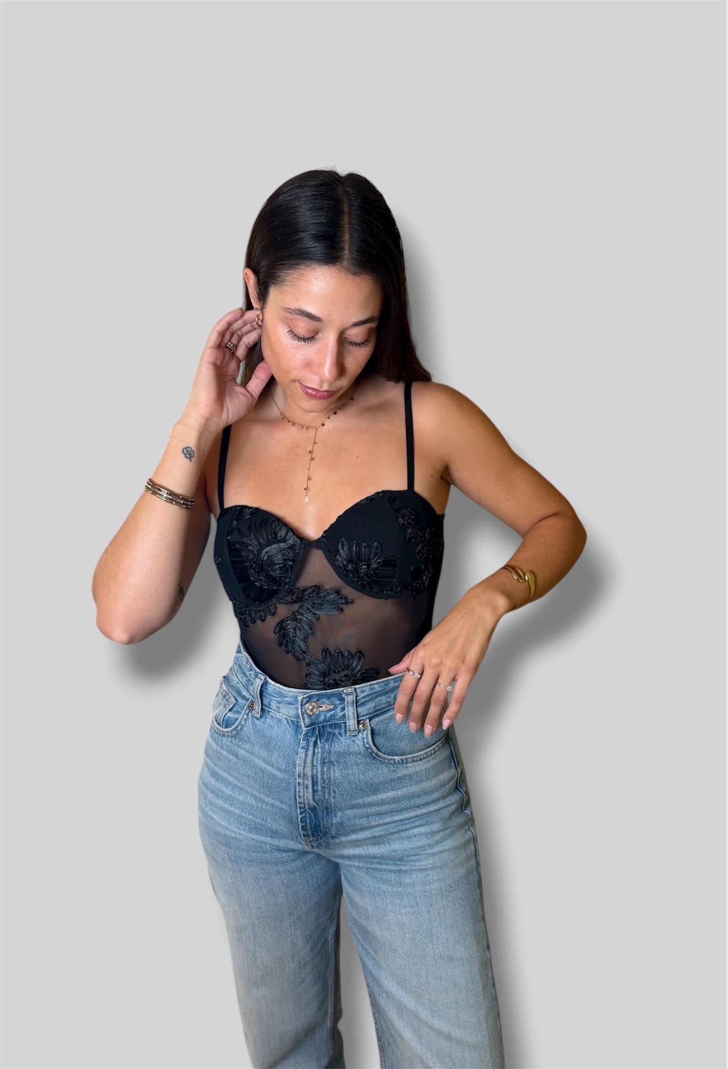 Body negro semitransparente