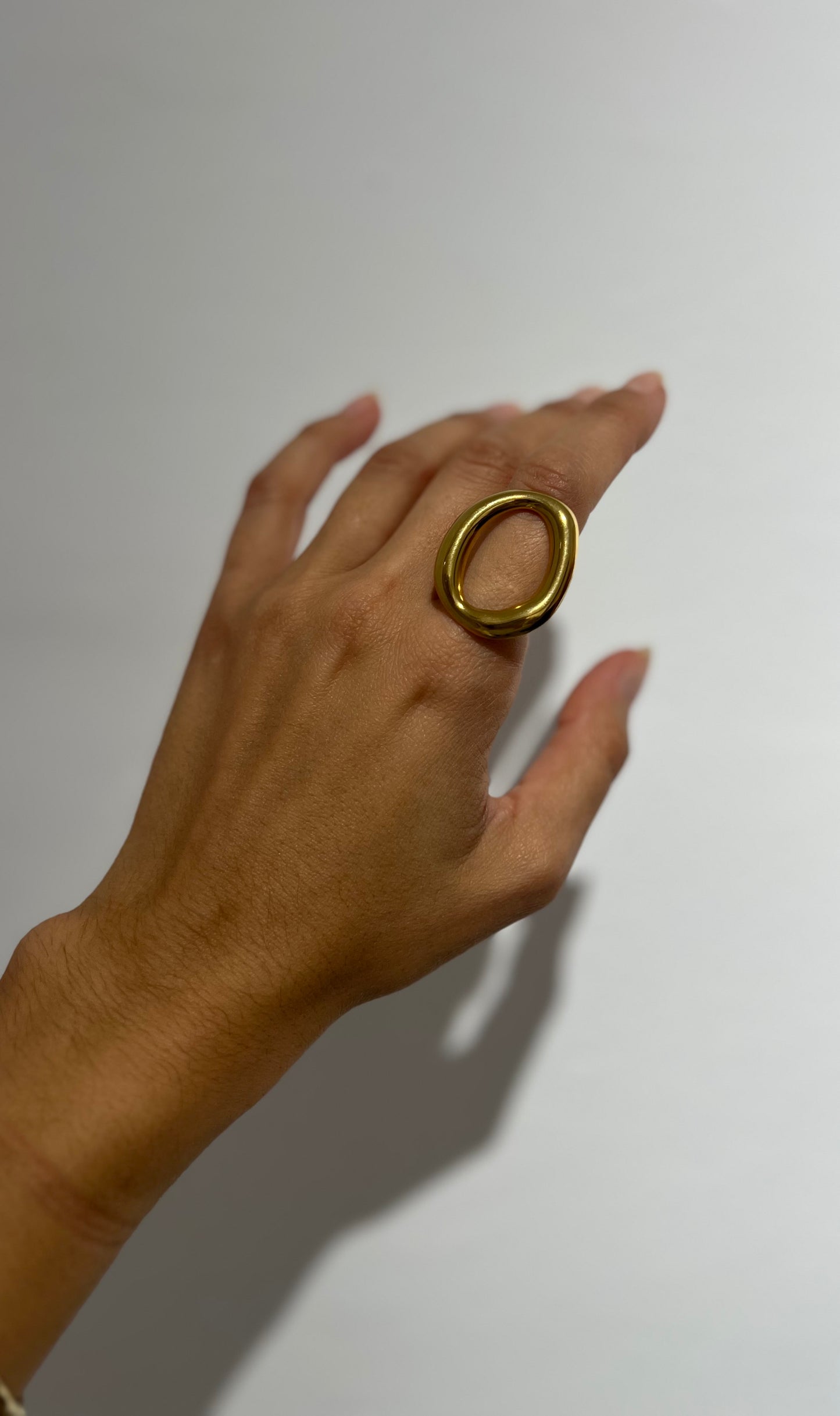 Anillo óvalo dorado