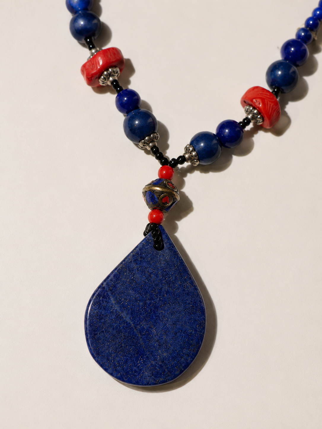 Collar lapislázuli y coral