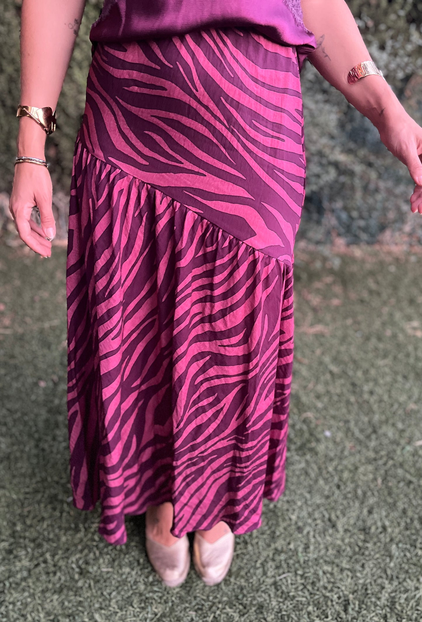 Falda midi cebra berenjena