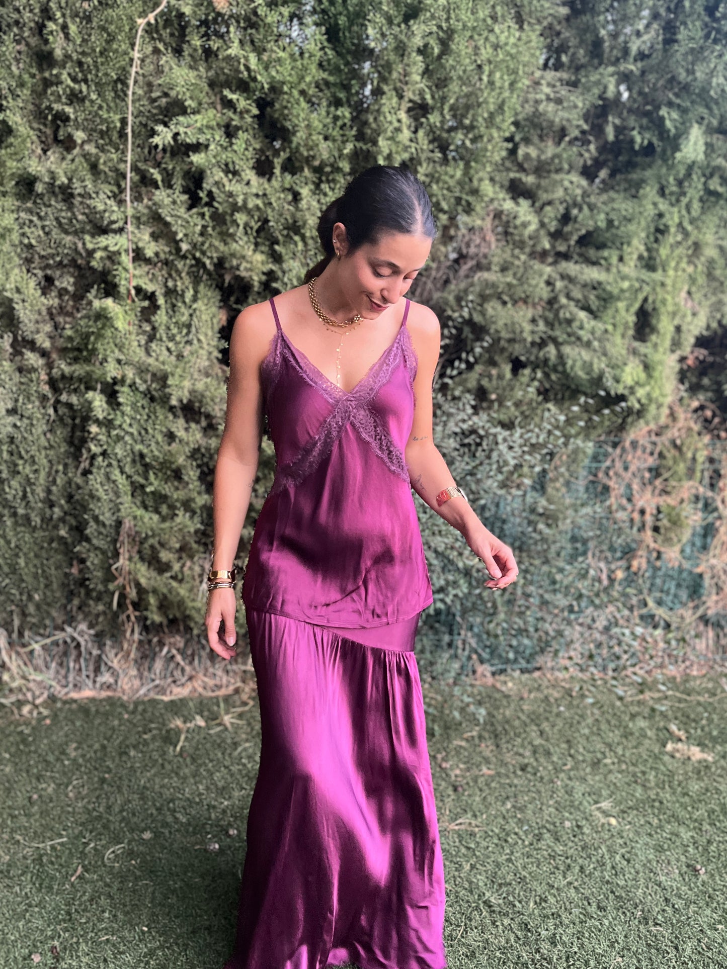 Falda satinada berenjena