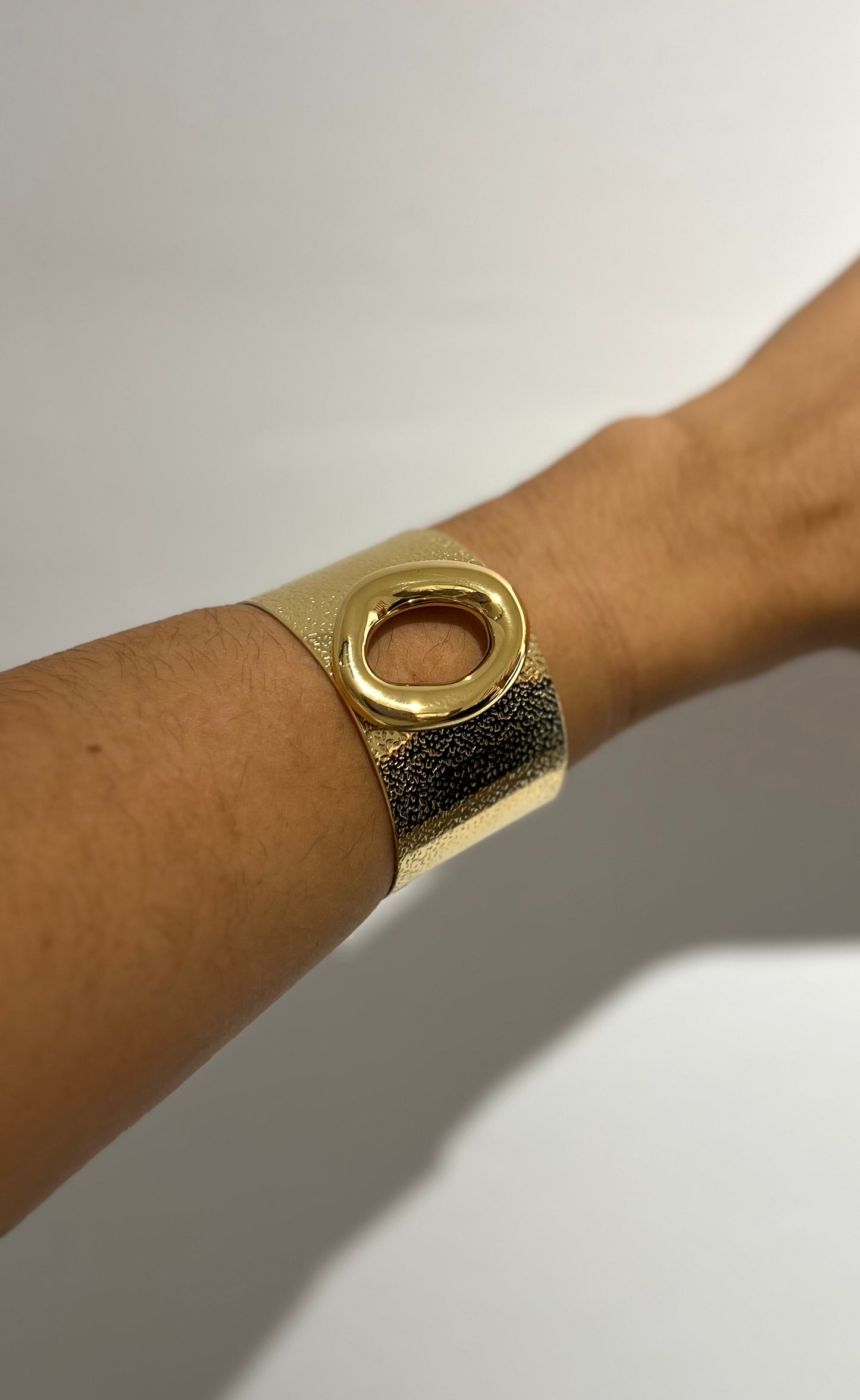 Brazalete óvalo dorado