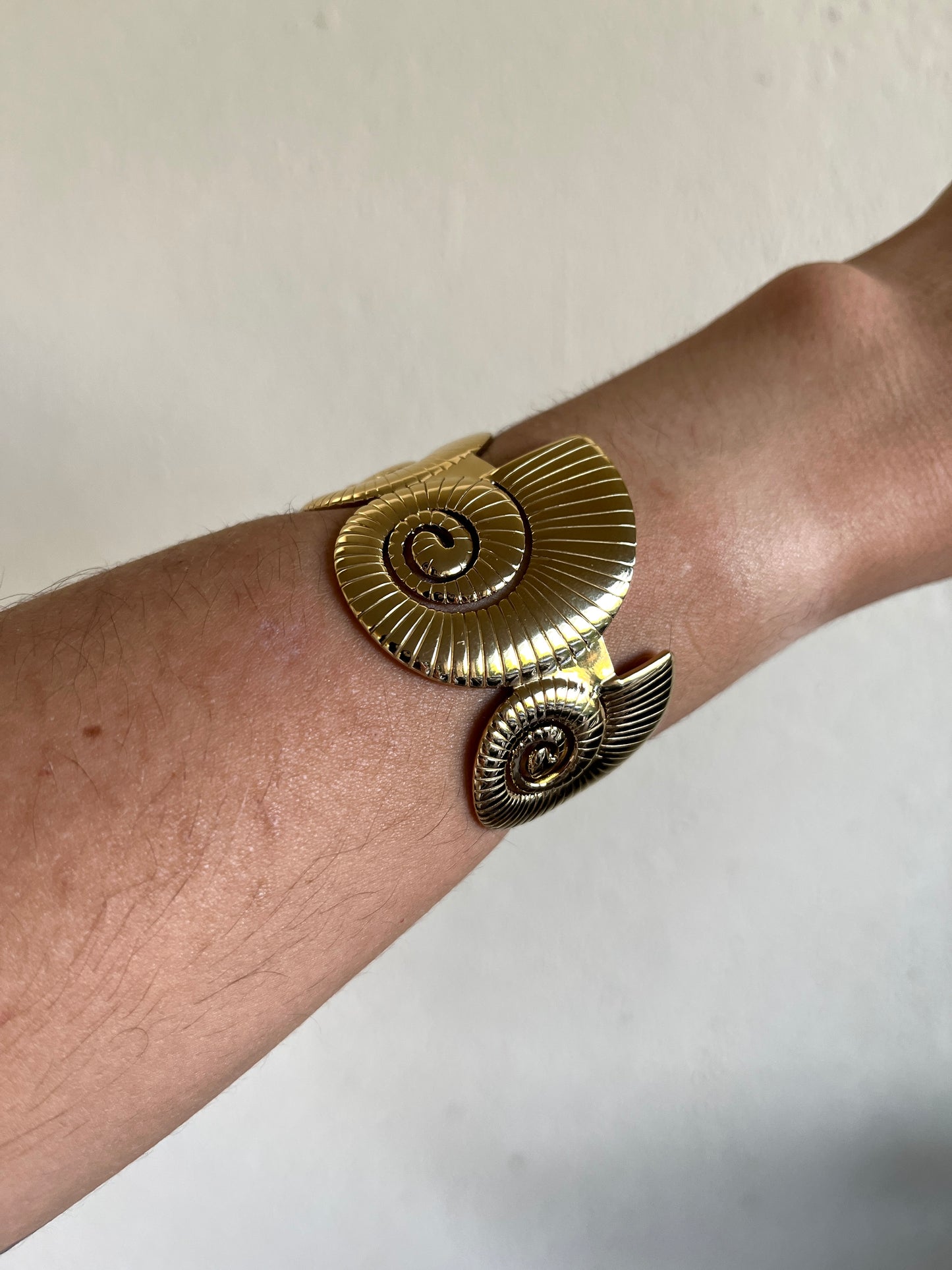Brazalete caracolas