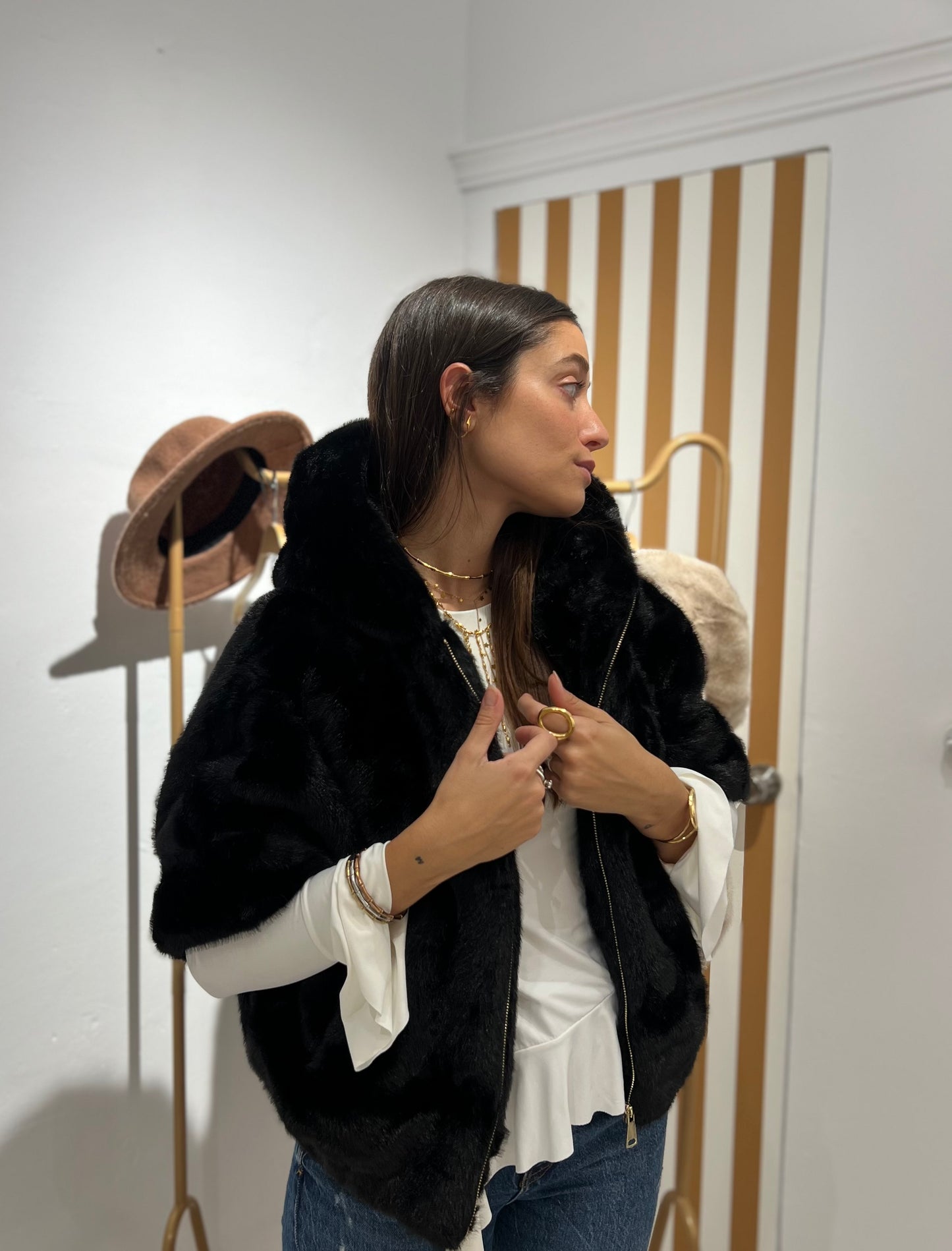 Chaqueta de pelo negra 