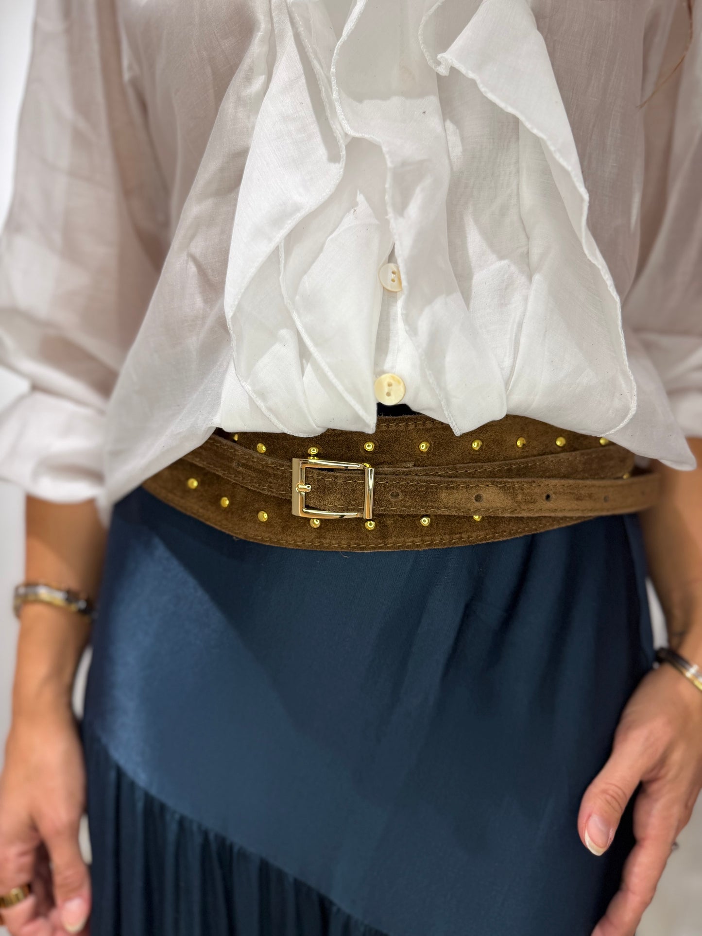 Cinturón serraje tachas