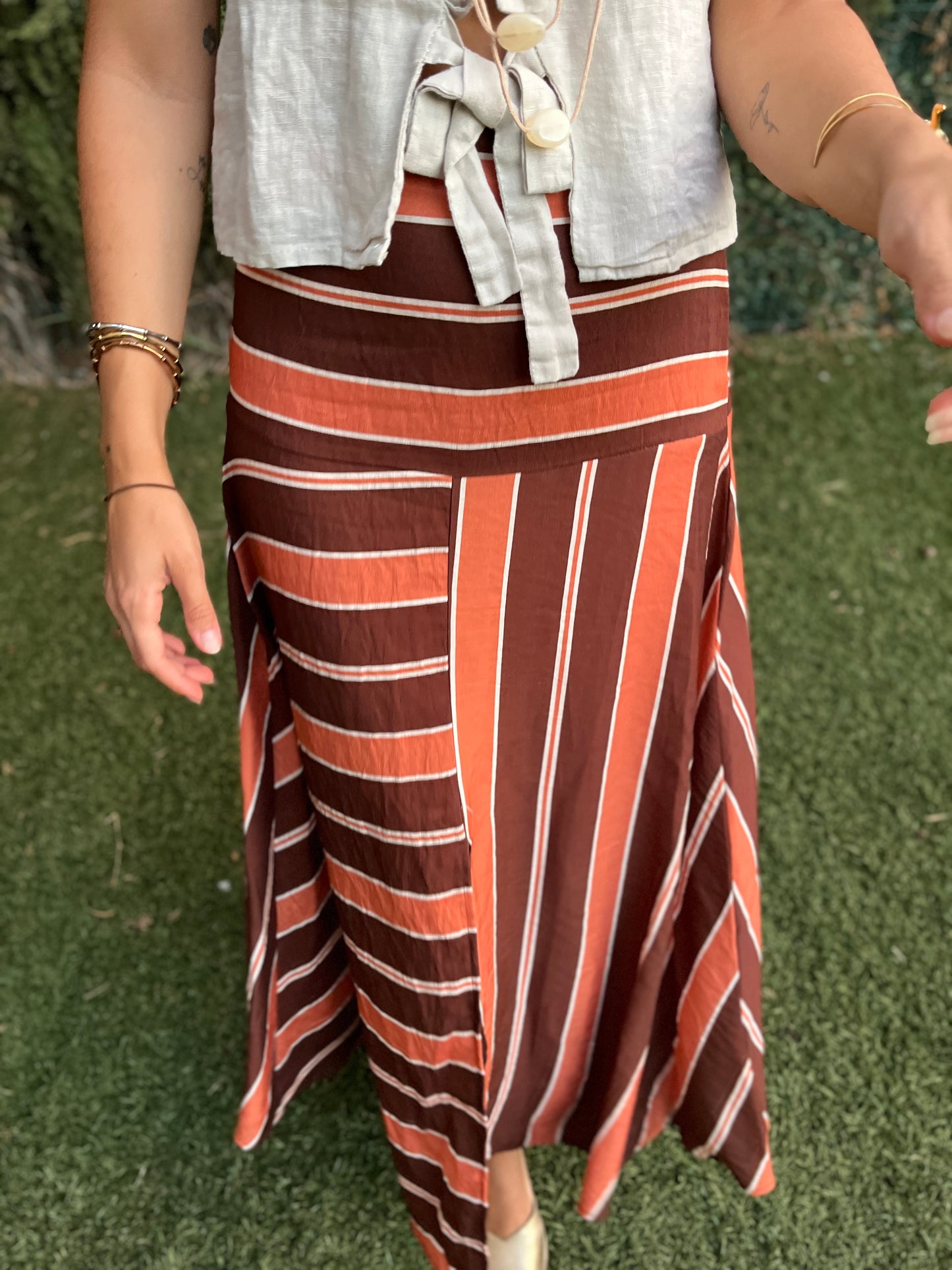 Falda midi rayas tierra