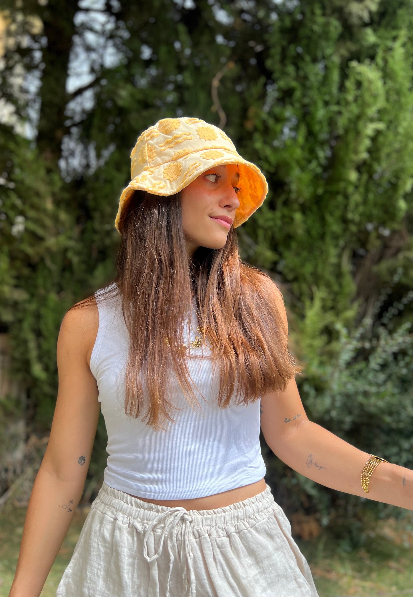 Bucket hat sol