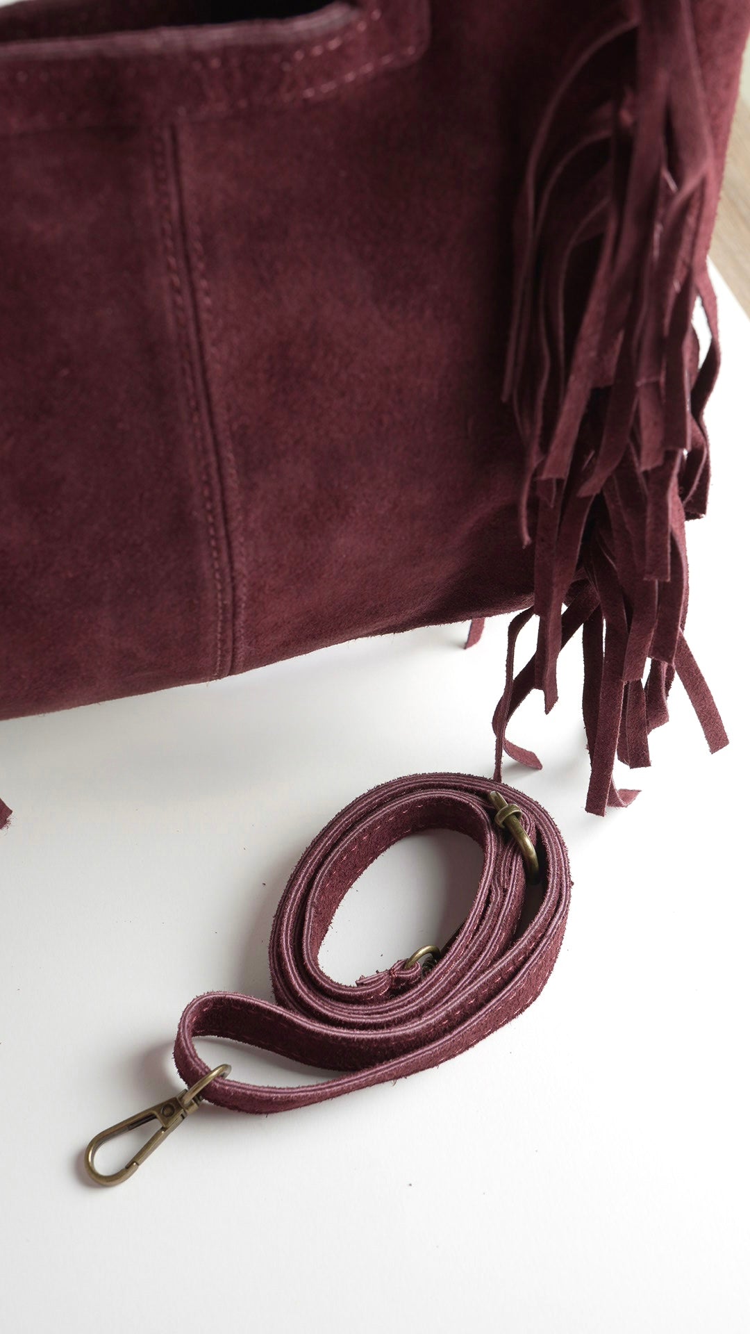 Bolso maxi flecos ante burdeos