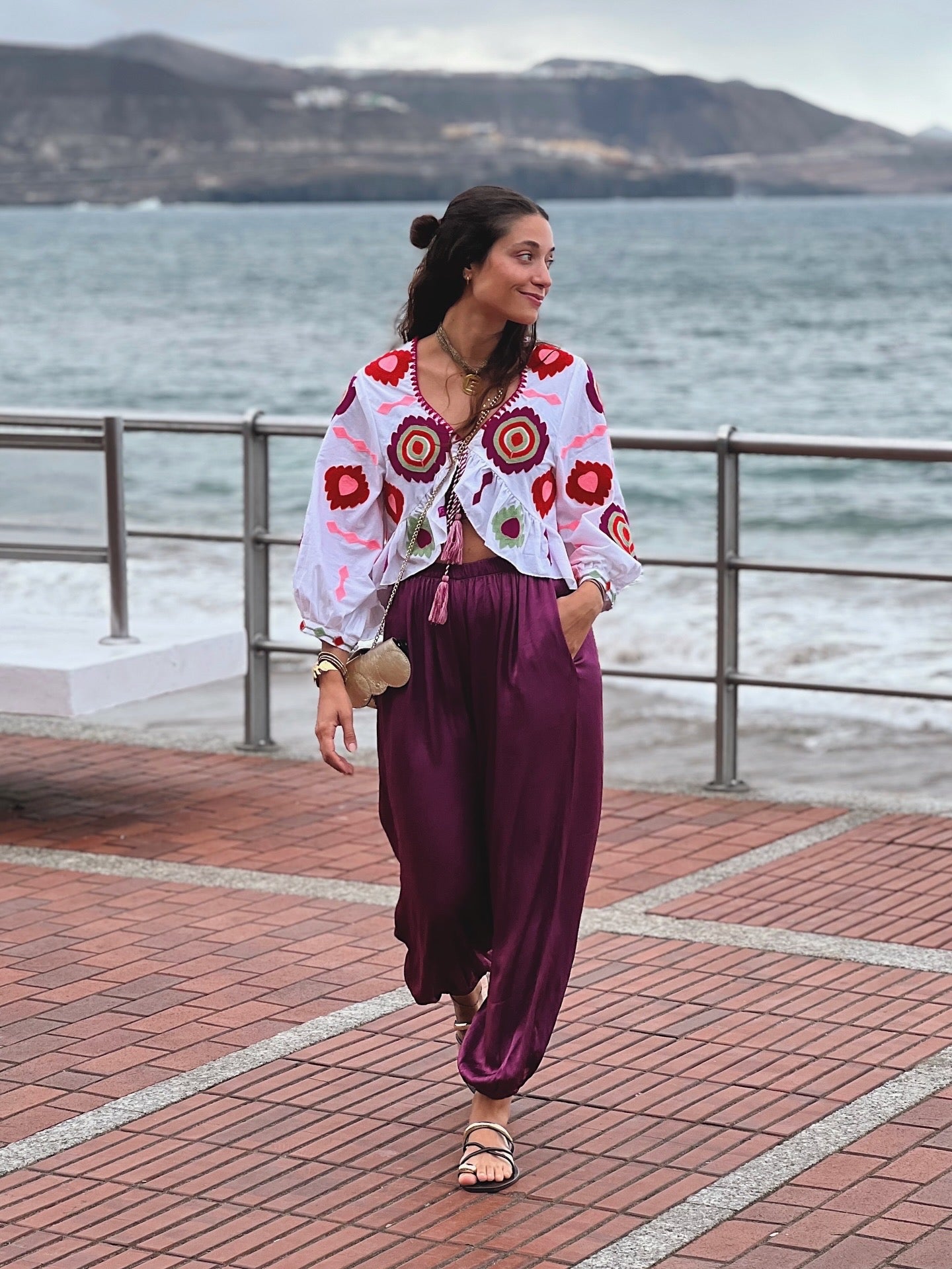 Pantalón satinado color berenjena 